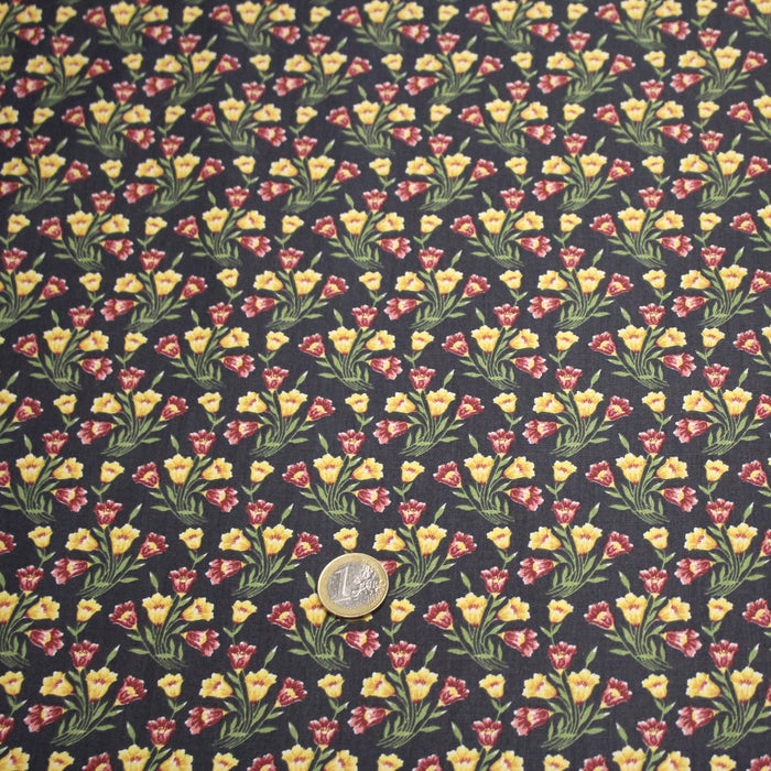 Tissu popeline coton gris aux petites fleurs roses et jaunes - Collection britannique - TissusPapi.com