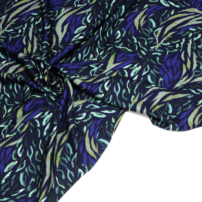 Tissu Viscose fluide ZAIBA, motif de feuilles peintes, tons bleus & verts - OEKO-TEX