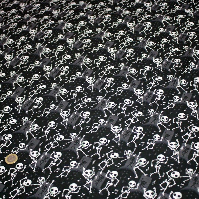 Tissu coton noir aux squelettes blancs - Collection Halloween - OEKO-TEX