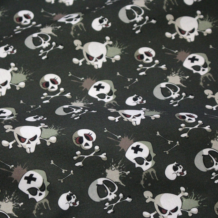 Tissu coton gris aux crânes et têtes de mort - Collection Halloween - OEKO-TEX