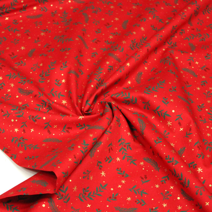Tissu de coton de Noël rouge aux branches de houx vertes et étoiles dorées - COLLECTION NOËL - OEKO-TEX