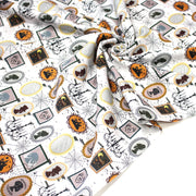 Tissu coton blanc aux cadres, photos et toiles d'araignée d'un manoir hanté - Collection Halloween - OEKO - TEX - TissusPapi.com