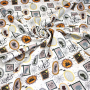 Tissu coton blanc aux cadres, photos et toiles d'araignée d'un manoir hanté - Collection Halloween - OEKO - TEX - TissusPapi.com