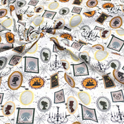 Tissu coton blanc aux cadres, photos et toiles d'araignée d'un manoir hanté - Collection Halloween - OEKO - TEX - TissusPapi.com