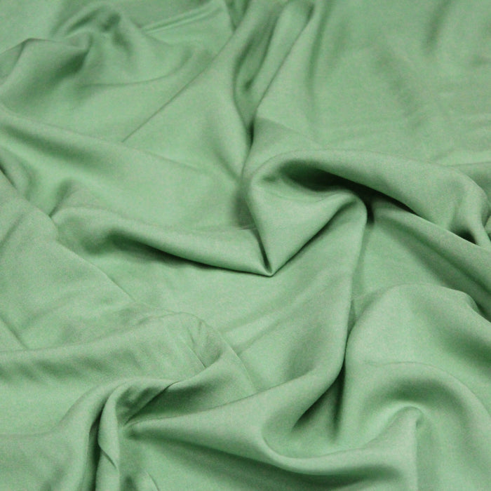 Tissu viscose fluide uni vert sauge