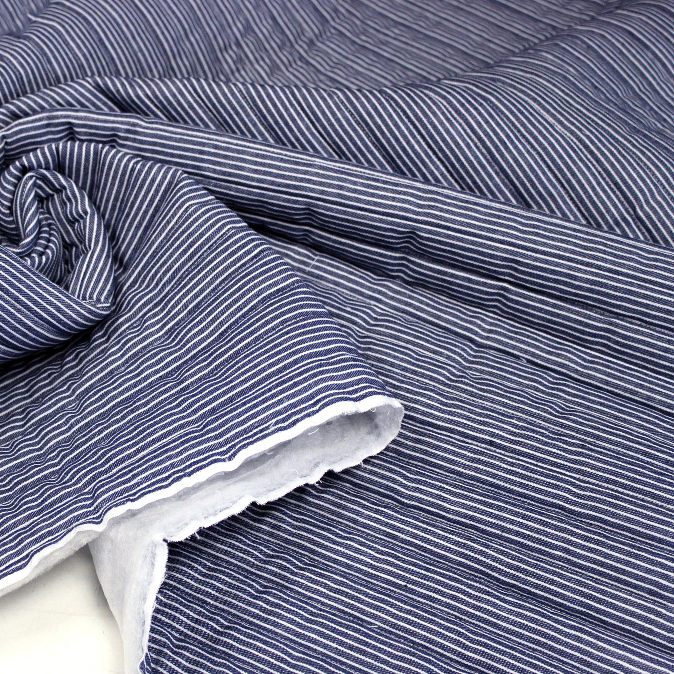 Tissu Matelassé Denim rayé Bleu marine & blanc - OEKO-TEX STANDARD 100 - TissusPapi.com