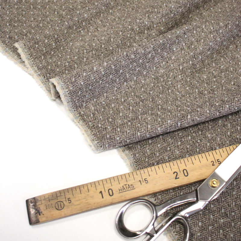 Tissu lainage tweed chevrons taupe à pois bleus - Fabrication italienne - TissusPapi.com