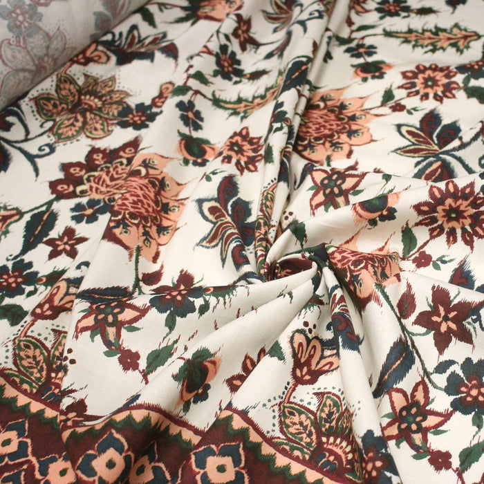 Tissu coton jacquard INDIENNES écru aux fleurs bleues, vertes, corail et bordeaux - Fabrication italienne - TissusPapi.com