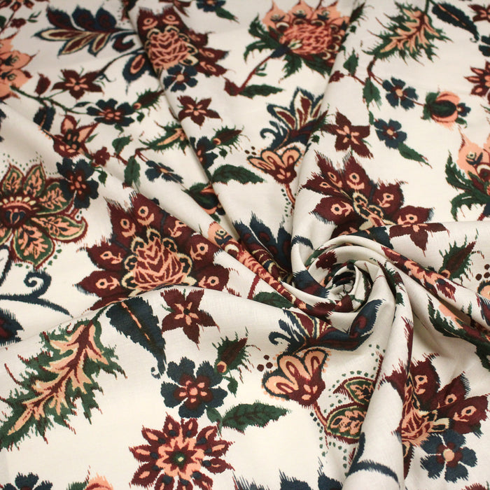 Tissu coton jacquard INDIENNES écru aux fleurs bleues, vertes, corail et bordeaux - Fabrication italienne - TissusPapi.com