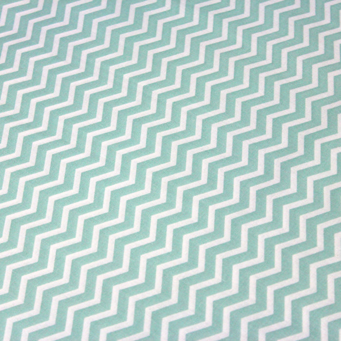 Tissu de coton aux zig zag blancs et verts - OEKO-TEX