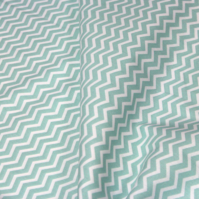 Tissu de coton aux zig zag blancs et verts - OEKO-TEX