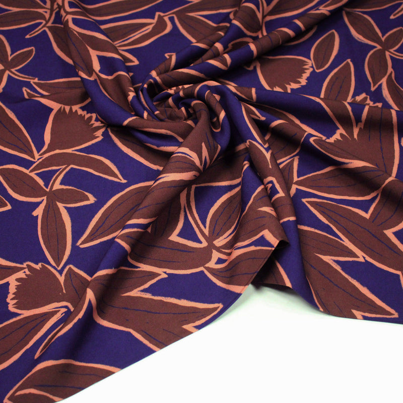 Tissu Viscose fluide KERA, aux fleurs marron chocolat et bleu marine - OEKO - TEX - TissusPapi.com