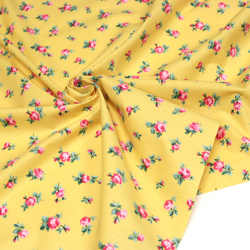 Tissu cotonnade COTTAGE aux fines fleurs britanniques : trois fonds : bleu ciel, jaune, blanc - OEKO-TEX STANDARD 100