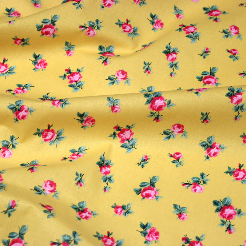 Tissu cotonnade COTTAGE aux fines fleurs britanniques : trois fonds : bleu ciel, jaune, blanc - OEKO-TEX STANDARD 100