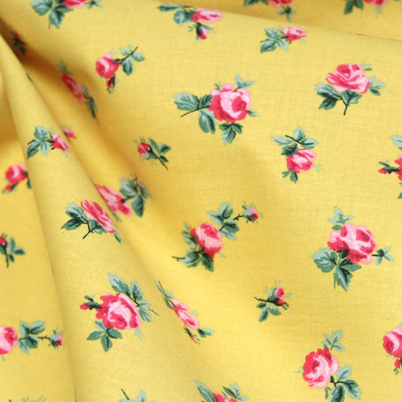 Tissu cotonnade COTTAGE aux fines fleurs britanniques : trois fonds : bleu ciel, jaune, blanc - OEKO-TEX STANDARD 100