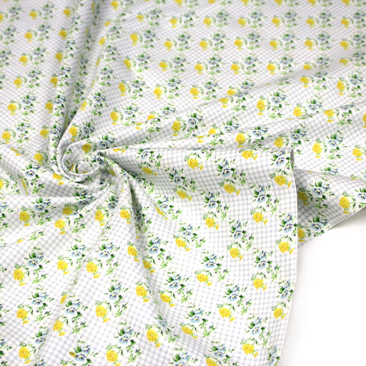 Tissu popeline coton carreaux bleu ciel aux fines fleurs jaunes bleues vertes - TissusPapi.com
