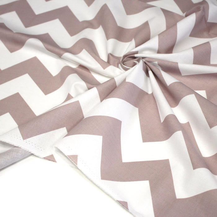 Tissu cotonnade, chevrons taupe clair et blancs