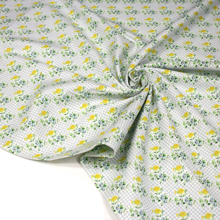 Tissu popeline coton carreaux bleu ciel aux fines fleurs jaunes bleues vertes - TissusPapi.com