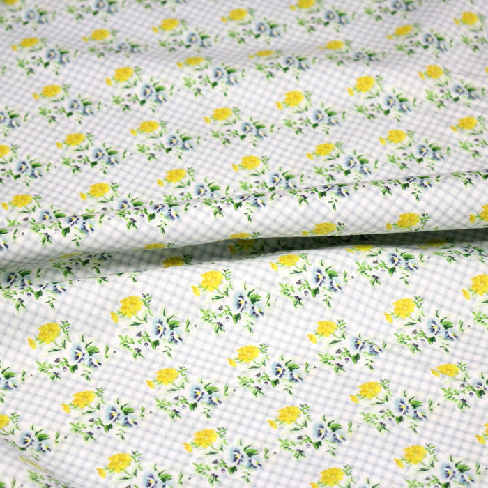 Tissu popeline coton carreaux bleu ciel aux fines fleurs jaunes bleues vertes - TissusPapi.com