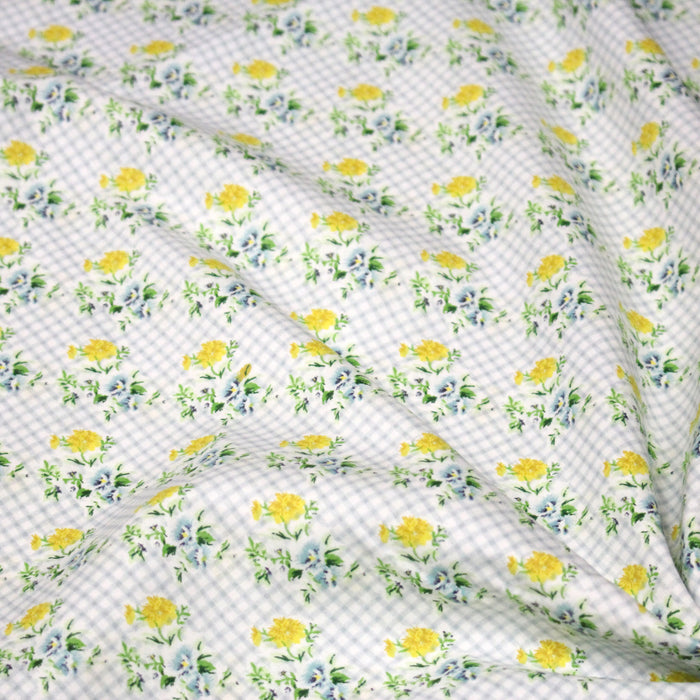 Tissu popeline coton carreaux bleu ciel aux fines fleurs jaunes bleues vertes - TissusPapi.com