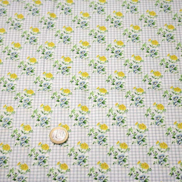 Tissu popeline coton carreaux bleu ciel aux fines fleurs jaunes bleues vertes - TissusPapi.com