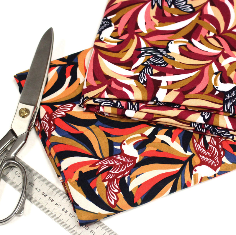 Tissu viscose fluide, motif floral & toucans : tons prune ou tons marine - OEKO - TEX STANDARD 100 - TissusPapi.com