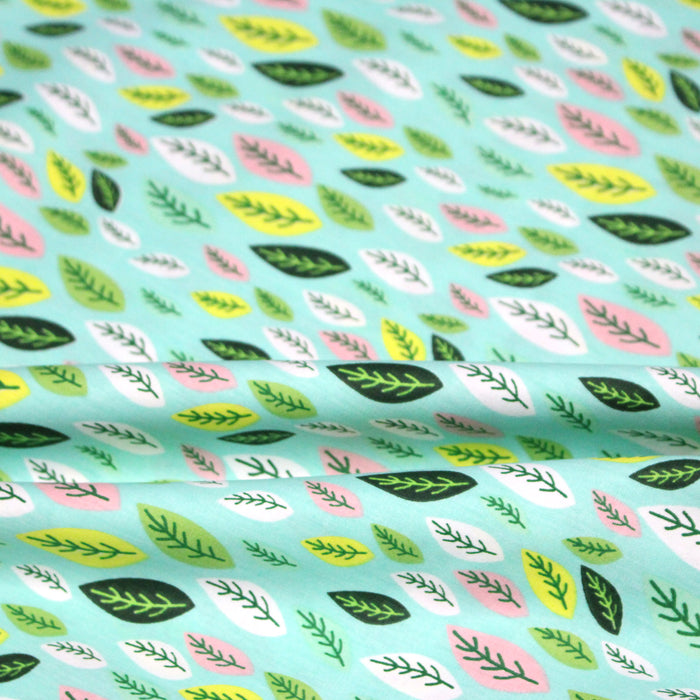 Tissu popeline coton vert aux feuilles vertes, jaunes, roses - TissusPapi.com