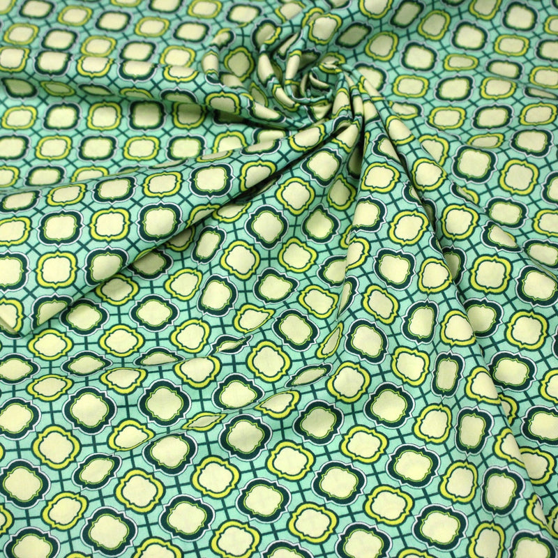 Tissu popeline coton vert aux formes géométriques vertes et jaunes - TissusPapi.com