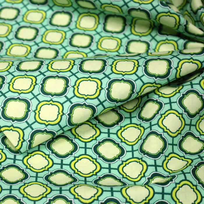Tissu popeline coton vert aux formes géométriques vertes et jaunes - TissusPapi.com