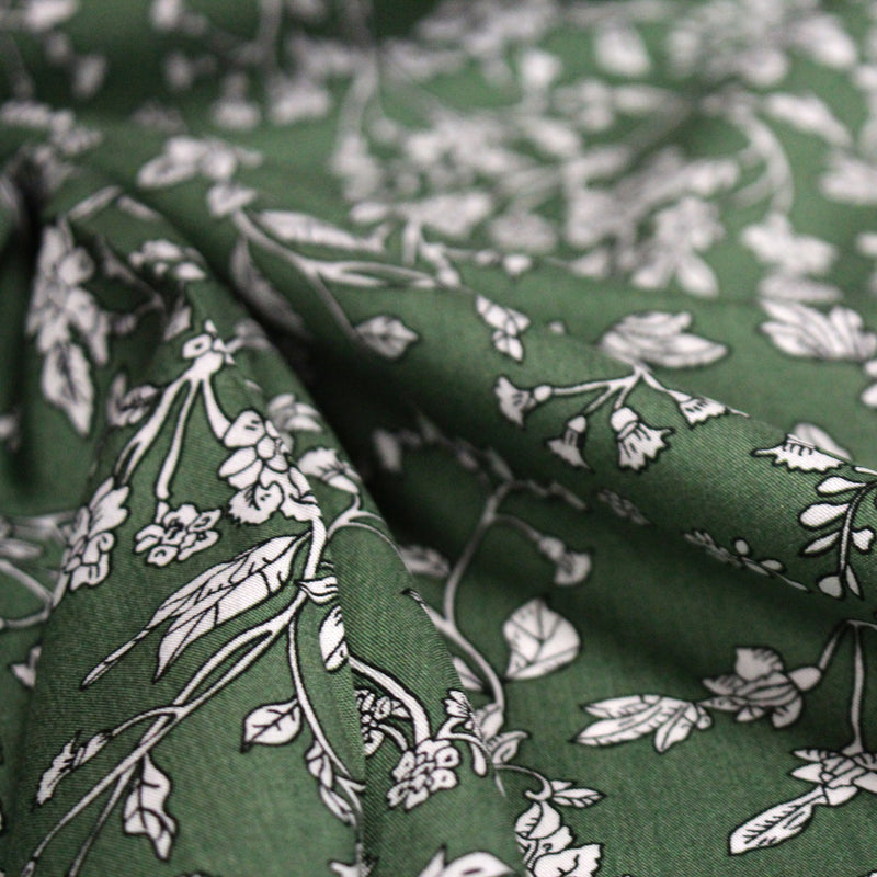Tissu viscose fluide, fines fleurs blanches et noirs, fond ocre ou fond vert - TissusPapi.com