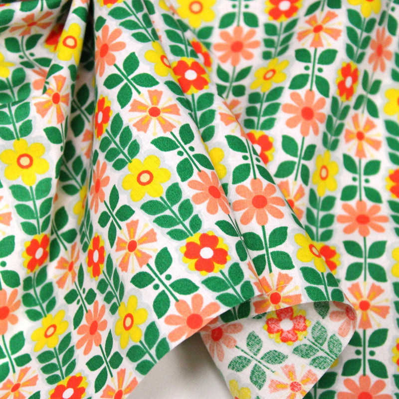Tissu cotonnade SEVENTIES petites fleurs géométriques : rose/jaune/ocre ou vert/jaune/rose - OEKO-TEX STANDARD 100 - TissusPapi.com