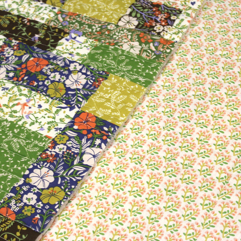 Tissu Matelassé coton au patchwork de motifs fleuris et verso fleuri écru - OEKO - TEX - TissusPapi.com