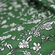 Tissu viscose fluide, fines fleurs blanches et noirs, fond ocre ou fond vert - TissusPapi.com