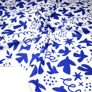 Tissu gabardine imprimée SILHOUETTE : trois motifs bleus et blancs - OEKO - TEX STANDARD 100 - TissusPapi.com