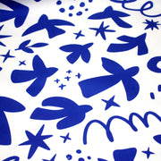 Tissu gabardine imprimée SILHOUETTE : trois motifs bleus et blancs - OEKO - TEX STANDARD 100 - TissusPapi.com