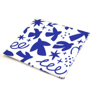 Tissu gabardine imprimée SILHOUETTE : trois motifs bleus et blancs - OEKO - TEX STANDARD 100 - TissusPapi.com