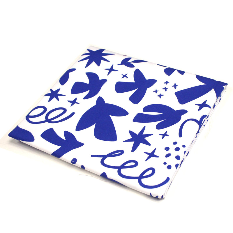 Tissu gabardine imprimée SILHOUETTE : trois motifs bleus et blancs - OEKO - TEX STANDARD 100 - TissusPapi.com