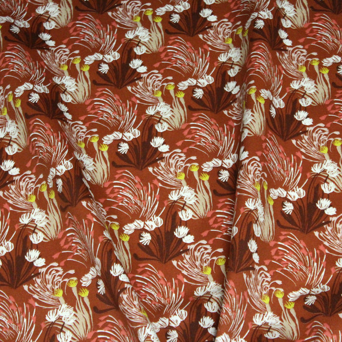 Tissu gabardine de coton LUXE imprimée motif fleuri rouille, jaune et blanc
