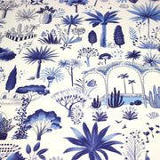 Tissu coton demi - natté TOILE DE JOUY MODERNE JARDIN MAJORELLE, tons blancs et bleus - TissusPapi.com