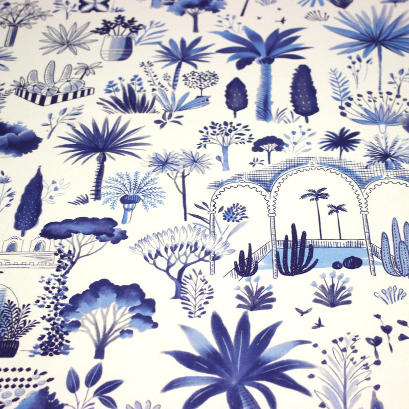 Tissu coton demi - natté TOILE DE JOUY MODERNE JARDIN MAJORELLE, tons blancs et bleus - TissusPapi.com