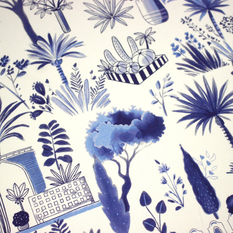 Tissu coton demi - natté TOILE DE JOUY MODERNE JARDIN MAJORELLE, tons blancs et bleus - TissusPapi.com