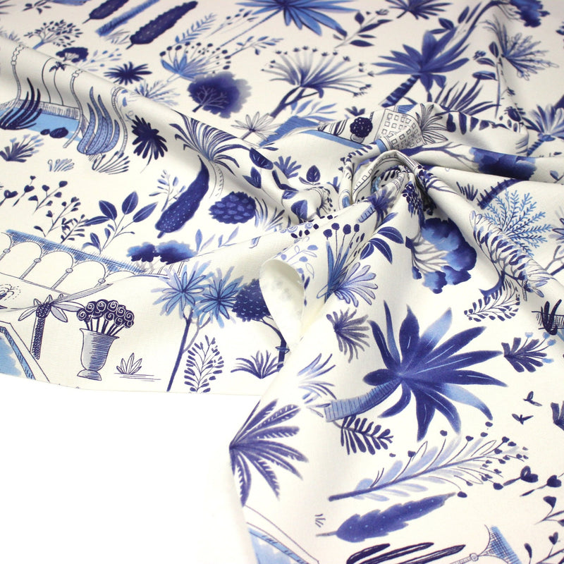 Tissu coton demi - natté TOILE DE JOUY MODERNE JARDIN MAJORELLE, tons blancs et bleus - TissusPapi.com