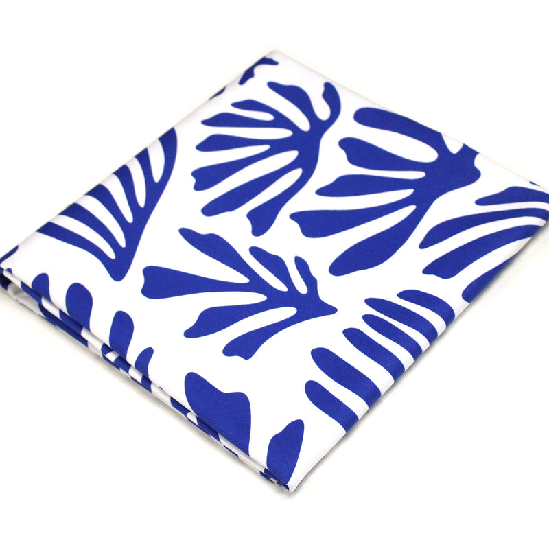 Tissu gabardine imprimée SILHOUETTE : trois motifs bleus et blancs - OEKO - TEX STANDARD 100 - TissusPapi.com