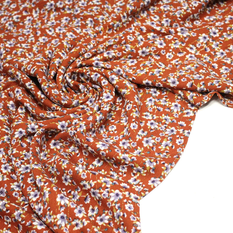 Tissu Viscose crêpe rouille, fleuri blanc & mauve et liserés lurex dorés - TissusPapi.com