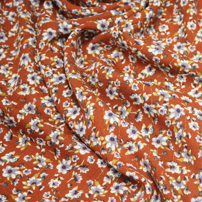 Tissu Viscose crêpe rouille, fleuri blanc & mauve et liserés lurex dorés - TissusPapi.com