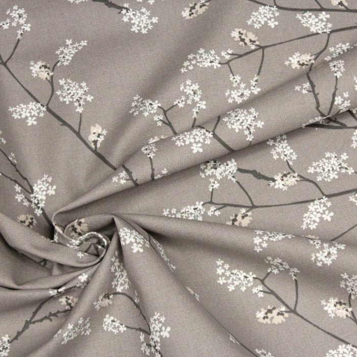 Tissu de coton grège aux fines fleurs de cerisiers japonais blanches - COLLECTION CHERRY BLOSSOM GIRL - OEKO-TEX