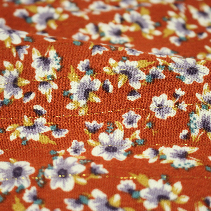 Tissu Viscose crêpe rouille, fleuri blanc & mauve et liserés lurex dorés - TissusPapi.com