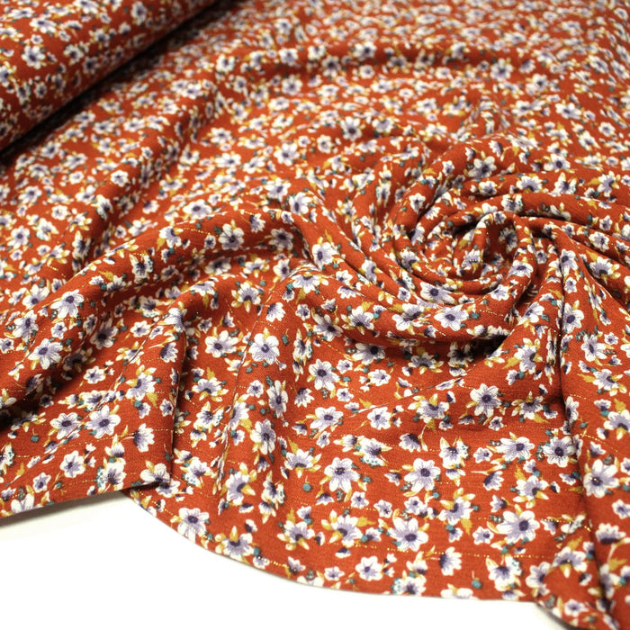 Tissu Viscose crêpe rouille, fleuri blanc & mauve et liserés lurex dorés - TissusPapi.com