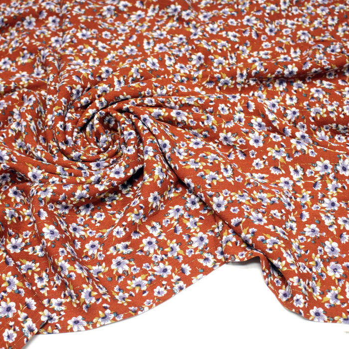 Tissu Viscose crêpe rouille, fleuri blanc & mauve et liserés lurex dorés - TissusPapi.com