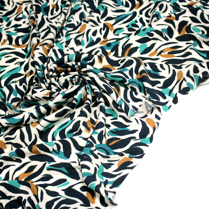 Tissu Viscose fluide au feuillage marine canard et ocre, fond écru - TissusPapi.com